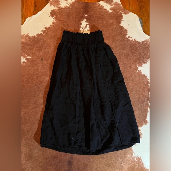 Elliott Lauren black past the knee length skirt 
size small
100% cotton - Picture 1 of 4